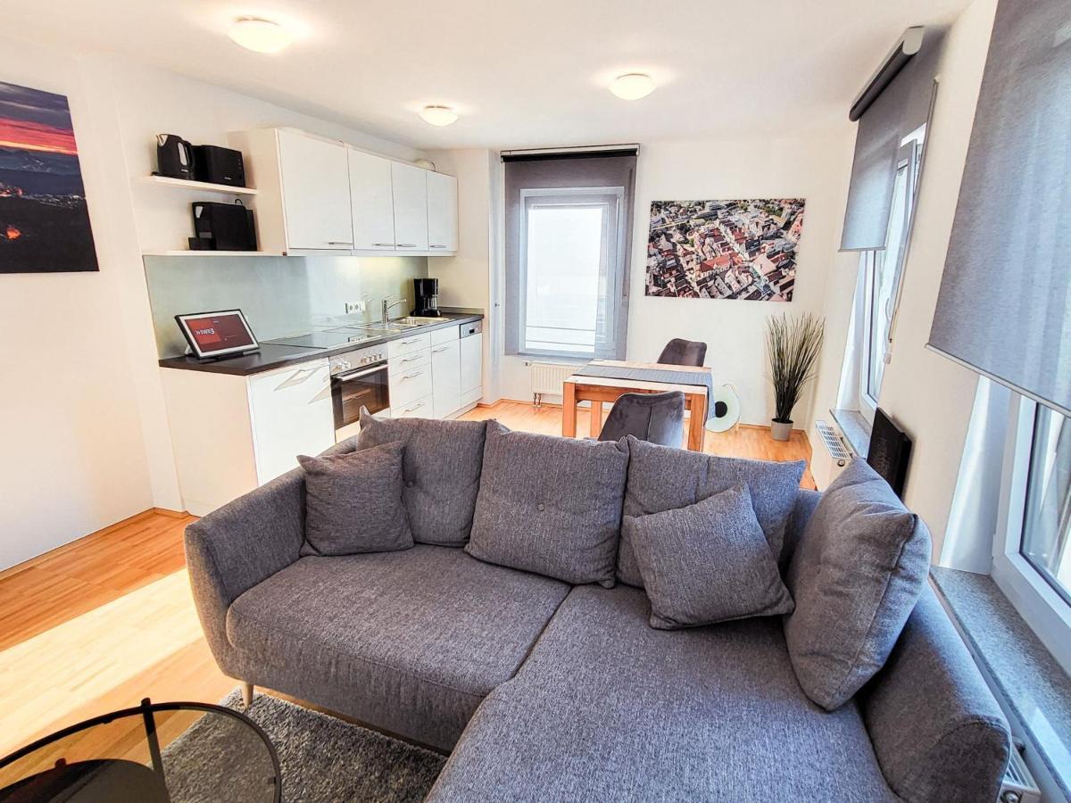 Zentrale Ferienwohnung In Aalen City Mit 4-Sternen Екстериор снимка